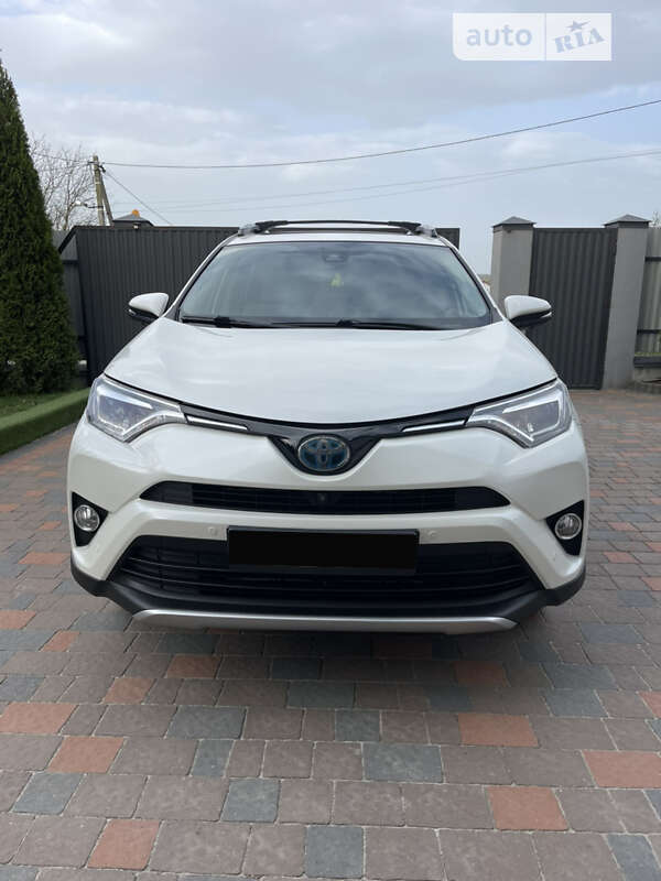 Внедорожник / Кроссовер Toyota RAV4 2017 в Львове