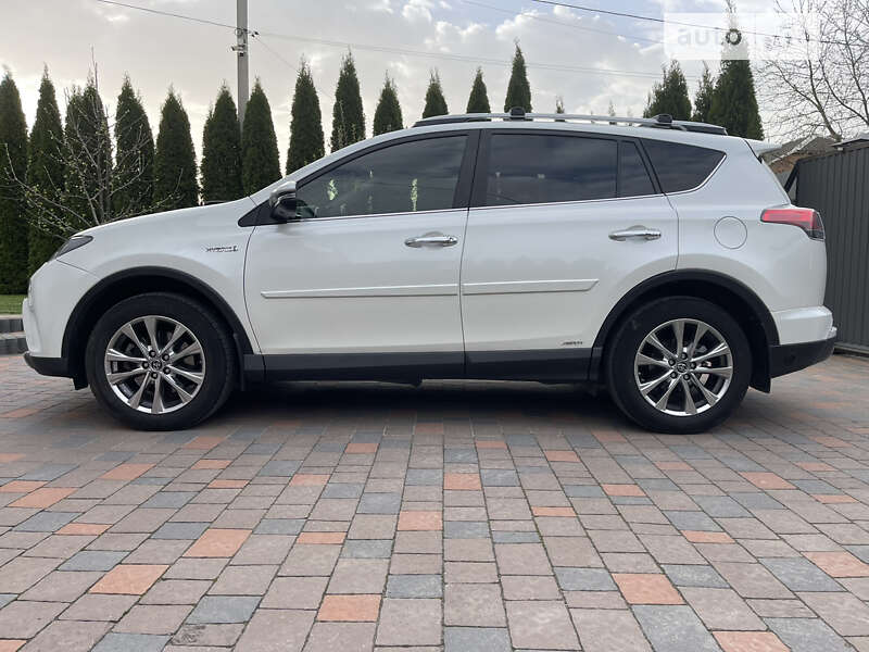 Внедорожник / Кроссовер Toyota RAV4 2017 в Львове