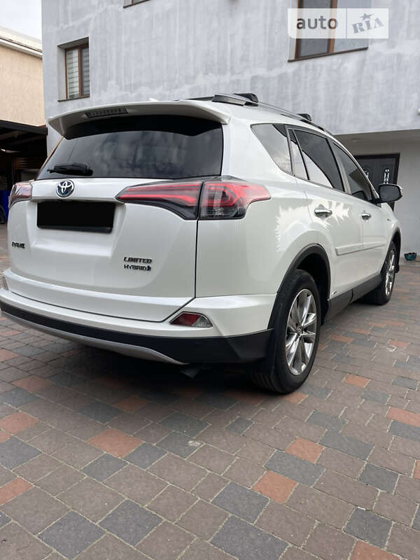 Внедорожник / Кроссовер Toyota RAV4 2017 в Львове