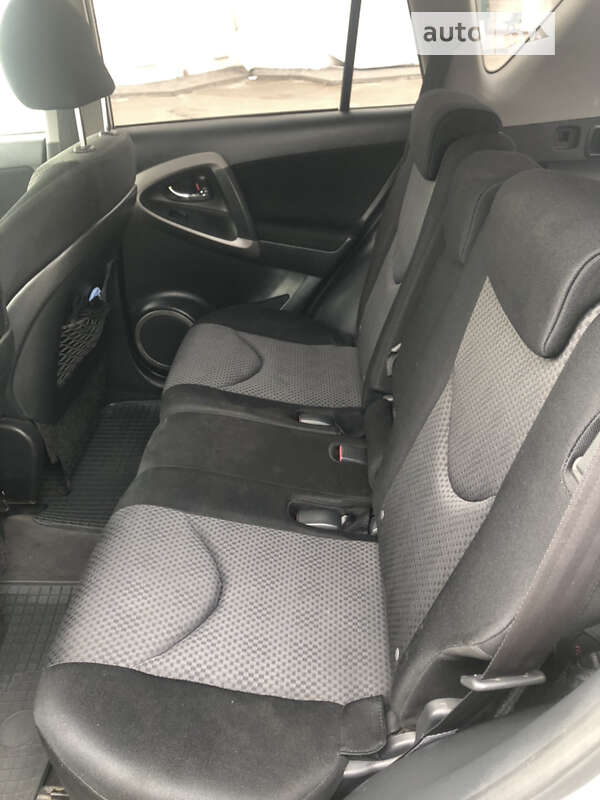 Внедорожник / Кроссовер Toyota RAV4 2007 в Киеве