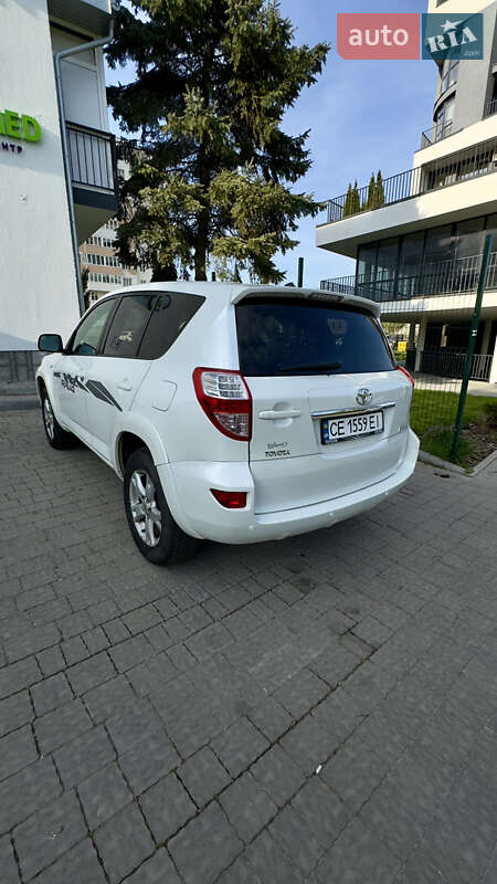 Позашляховик / Кросовер Toyota RAV4 2010 в Чернівцях