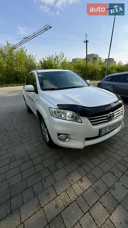 Позашляховик / Кросовер Toyota RAV4 2010 в Чернівцях