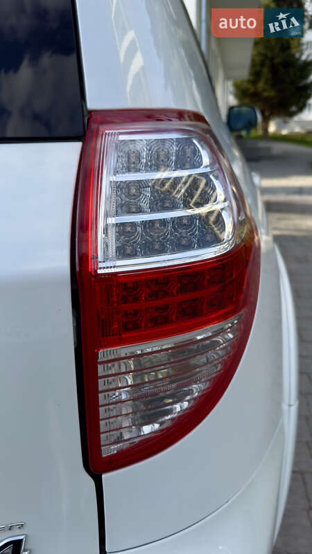 Позашляховик / Кросовер Toyota RAV4 2010 в Чернівцях