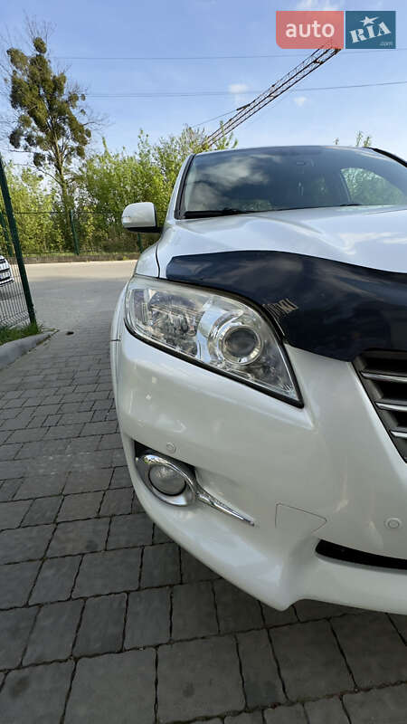 Позашляховик / Кросовер Toyota RAV4 2010 в Чернівцях