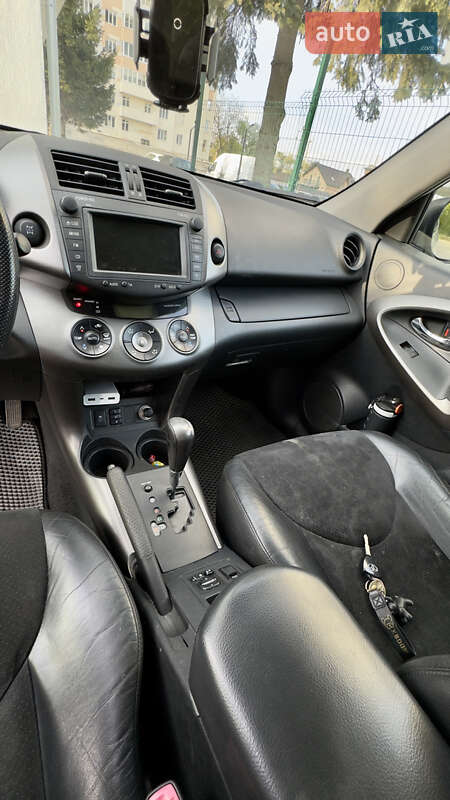Позашляховик / Кросовер Toyota RAV4 2010 в Чернівцях