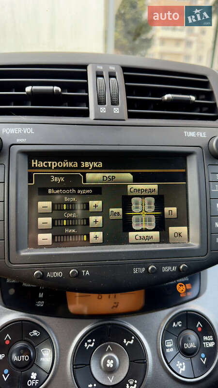 Позашляховик / Кросовер Toyota RAV4 2010 в Чернівцях