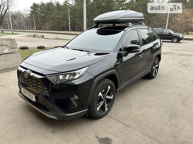 Внедорожник / Кроссовер Toyota RAV4 2020 в Киеве