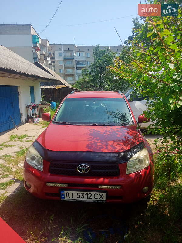 Позашляховик / Кросовер Toyota RAV4 2006 в Малині