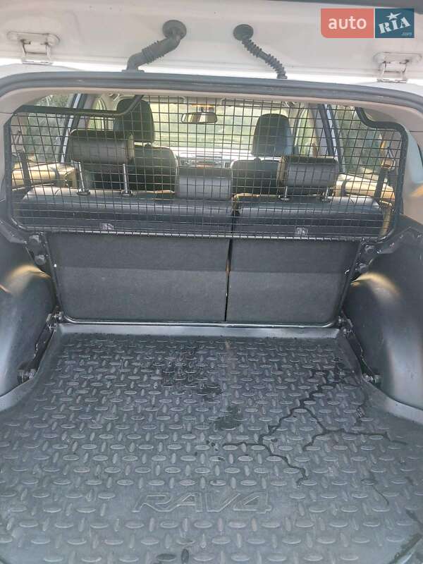 Внедорожник / Кроссовер Toyota RAV4 2013 в Луцке