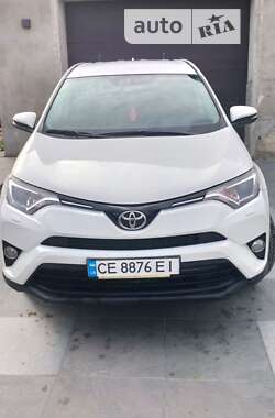 Позашляховик / Кросовер Toyota RAV4 2017 в Чернівцях