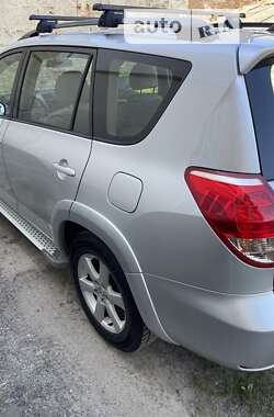 Позашляховик / Кросовер Toyota RAV4 2007 в Золочеві