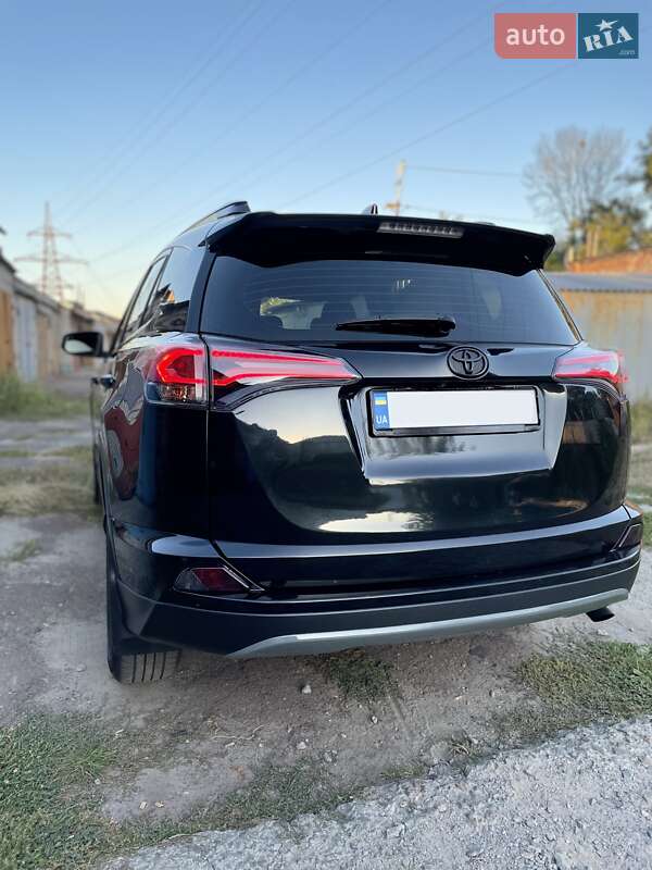 Внедорожник / Кроссовер Toyota RAV4 2017 в Чернигове