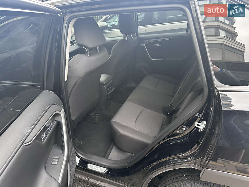Позашляховик / Кросовер Toyota RAV4 2020 в Києві