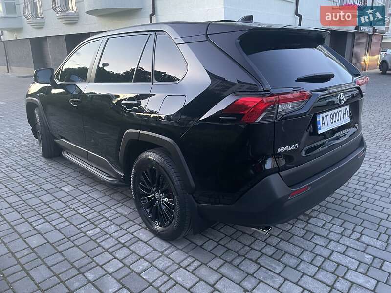 Позашляховик / Кросовер Toyota RAV4 2019 в Івано-Франківську