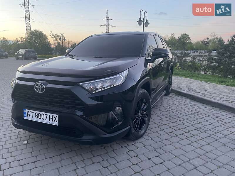 Позашляховик / Кросовер Toyota RAV4 2019 в Івано-Франківську