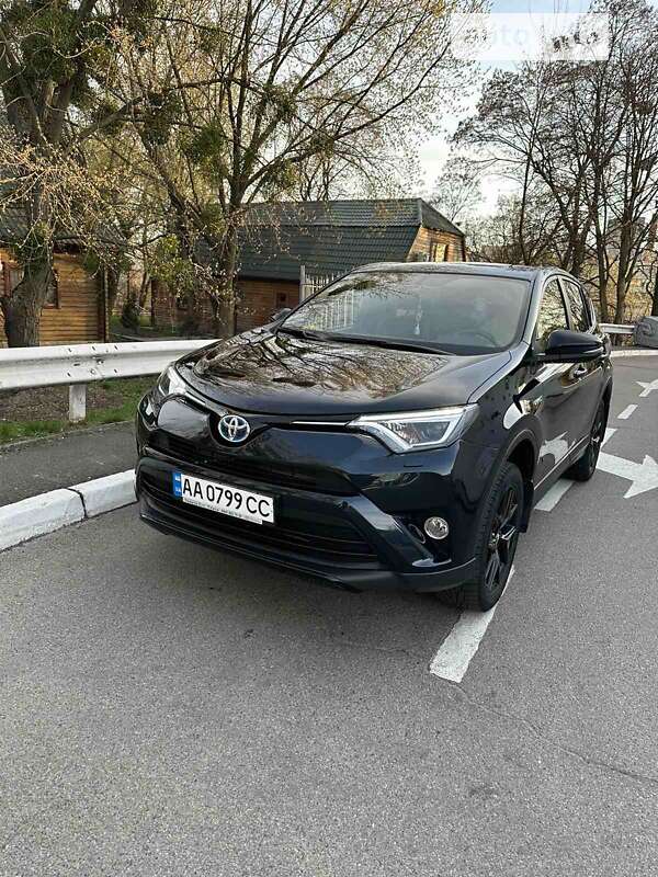 Внедорожник / Кроссовер Toyota RAV4 2018 в Киеве