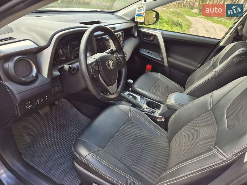 Внедорожник / Кроссовер Toyota RAV4 2017 в Харькове