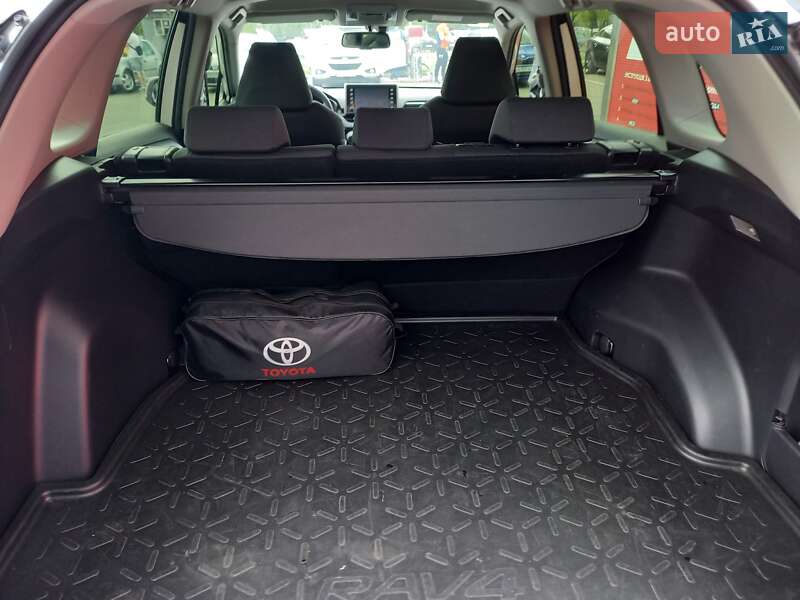 Внедорожник / Кроссовер Toyota RAV4 2018 в Киеве