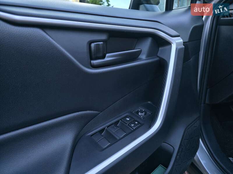 Внедорожник / Кроссовер Toyota RAV4 2020 в Одессе