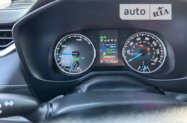 Позашляховик / Кросовер Toyota RAV4 2021 в Дніпрі