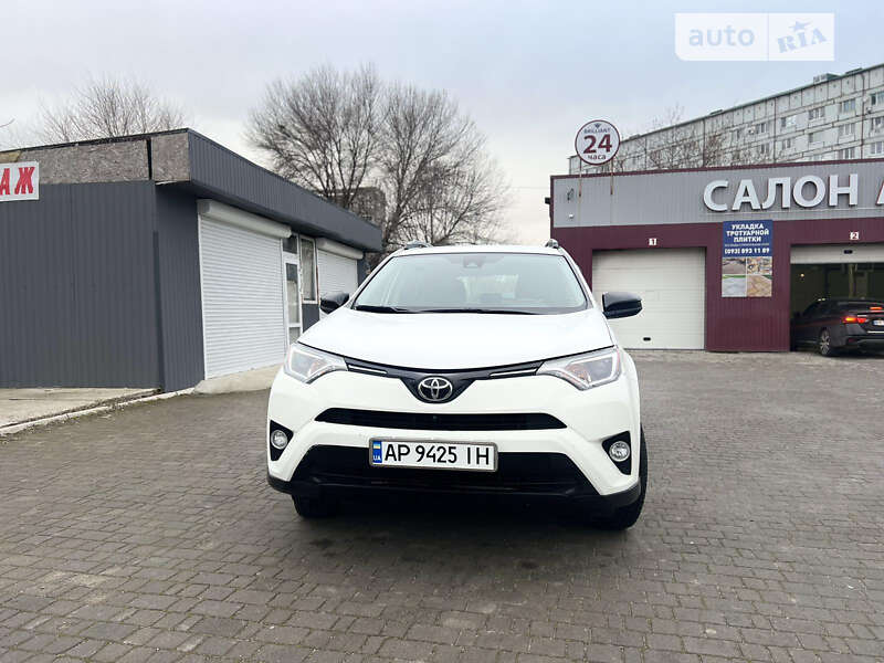 Позашляховик / Кросовер Toyota RAV4 2017 в Дніпрі