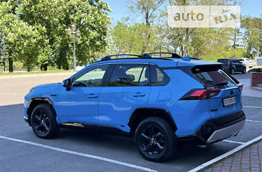 Внедорожник / Кроссовер Toyota RAV4 2021 в 