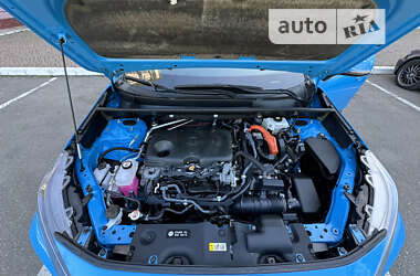 Внедорожник / Кроссовер Toyota RAV4 2021 в 