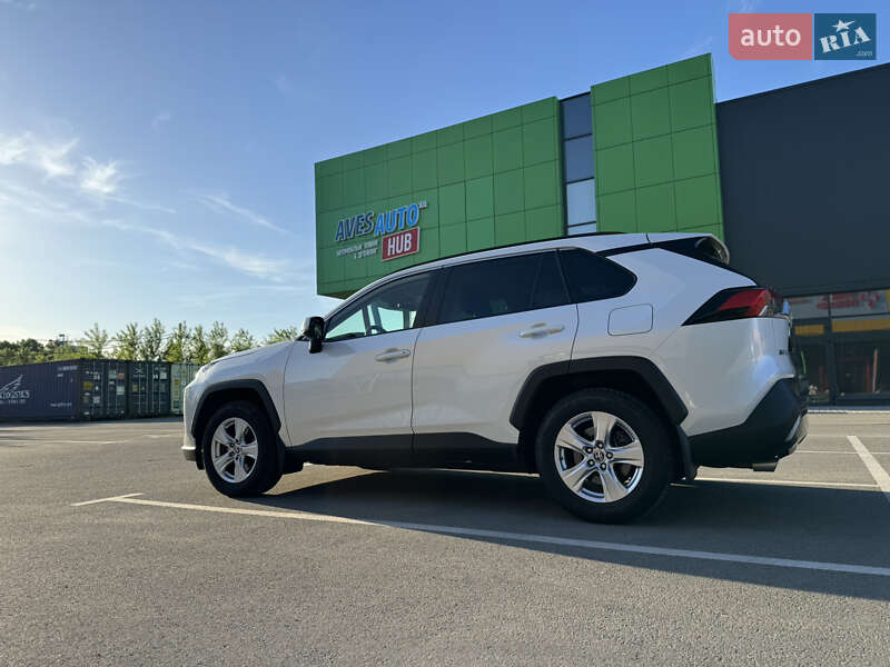 Позашляховик / Кросовер Toyota RAV4 2020 в Києві