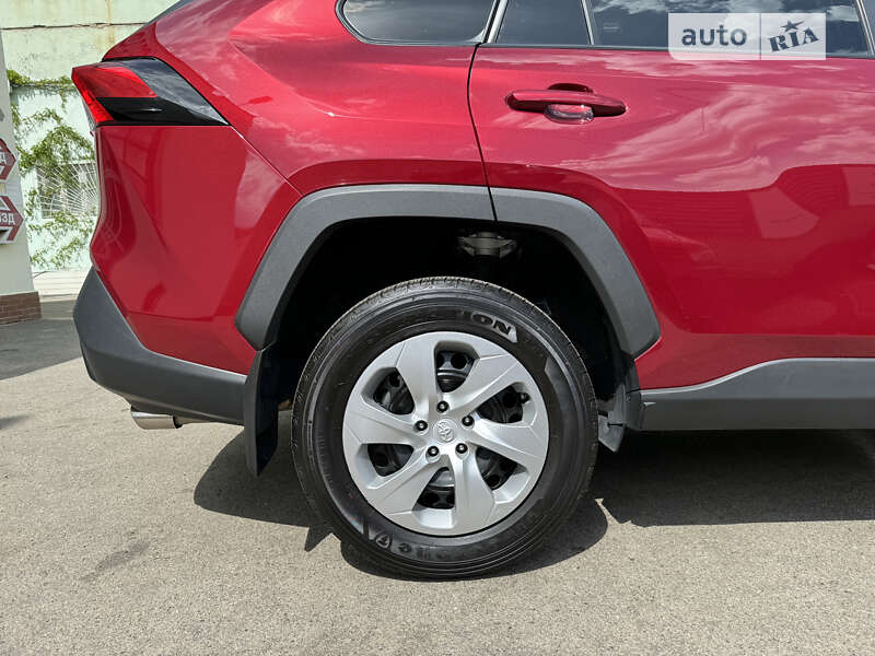Внедорожник / Кроссовер Toyota RAV4 2021 в Киеве