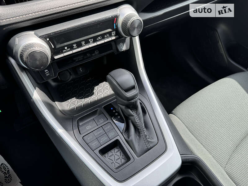 Внедорожник / Кроссовер Toyota RAV4 2021 в Киеве