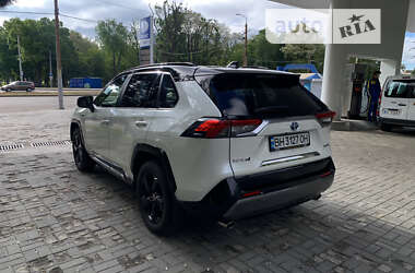 Позашляховик / Кросовер Toyota RAV4 2020 в Дніпрі