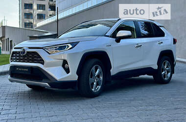 Внедорожник / Кроссовер Toyota RAV4 2021 в Киеве