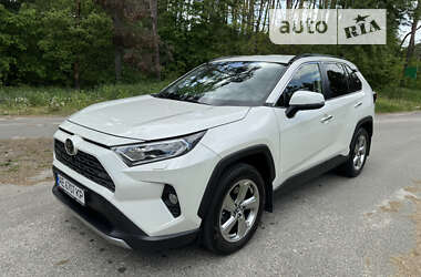 Внедорожник / Кроссовер Toyota RAV4 2019 в Киеве