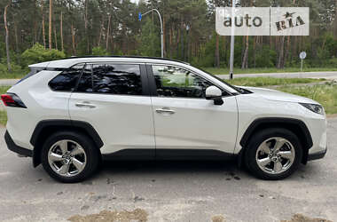 Внедорожник / Кроссовер Toyota RAV4 2019 в Киеве