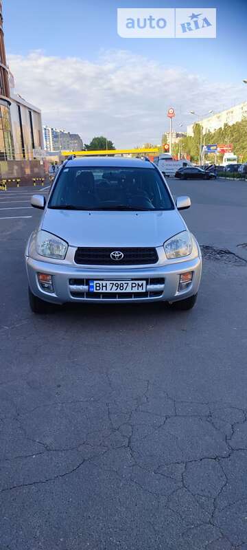 Позашляховик / Кросовер Toyota RAV4 2001 в 