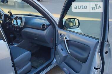 Позашляховик / Кросовер Toyota RAV4 2001 в 
