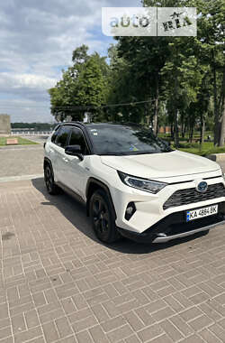 Внедорожник / Кроссовер Toyota RAV4 2020 в Киеве