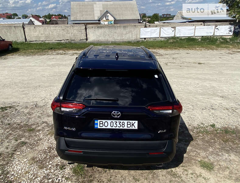 Внедорожник / Кроссовер Toyota RAV4 2021 в Тернополе