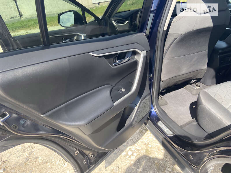 Внедорожник / Кроссовер Toyota RAV4 2021 в Тернополе