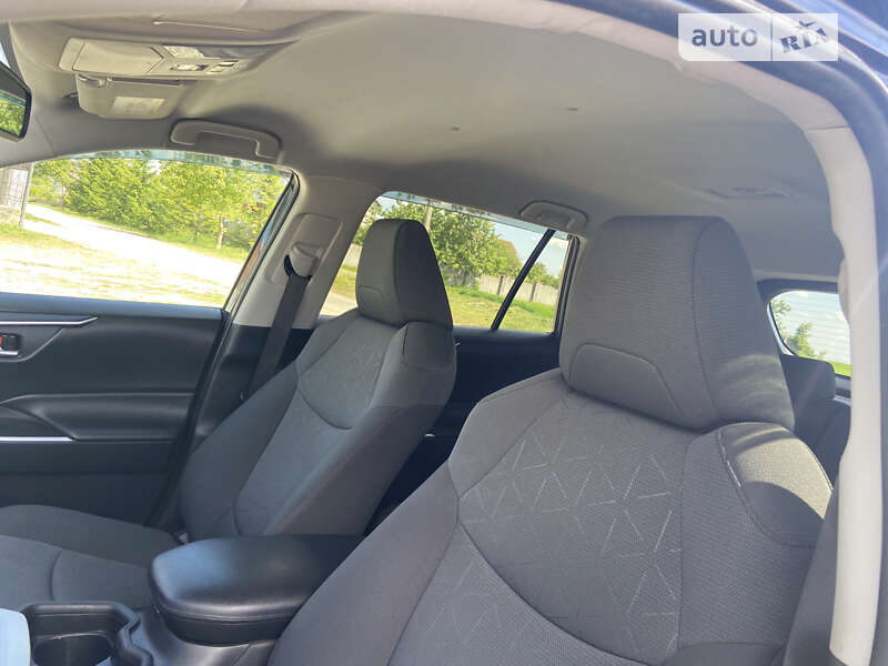 Внедорожник / Кроссовер Toyota RAV4 2021 в Тернополе