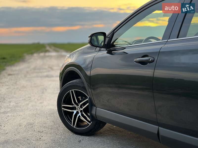 Внедорожник / Кроссовер Toyota RAV4 2017 в Чернигове