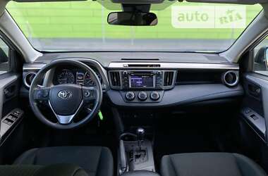 Внедорожник / Кроссовер Toyota RAV4 2018 в 