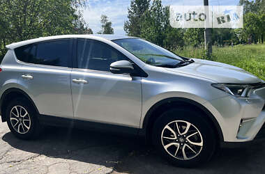 Внедорожник / Кроссовер Toyota RAV4 2016 в Ровно