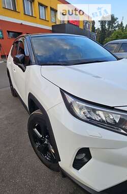 Внедорожник / Кроссовер Toyota RAV4 2020 в Киеве