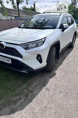 Позашляховик / Кросовер Toyota RAV4 2023 в Варві