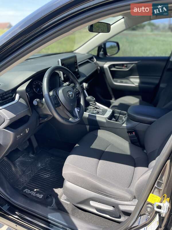 Позашляховик / Кросовер Toyota RAV4 2019 в Одесі