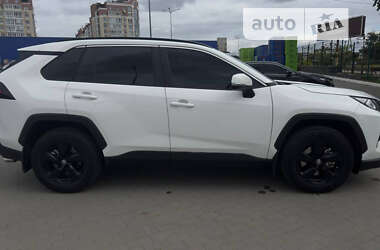 Позашляховик / Кросовер Toyota RAV4 2022 в Умані