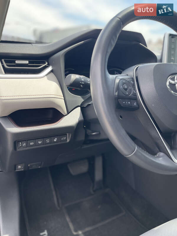 Внедорожник / Кроссовер Toyota RAV4 2019 в Киеве