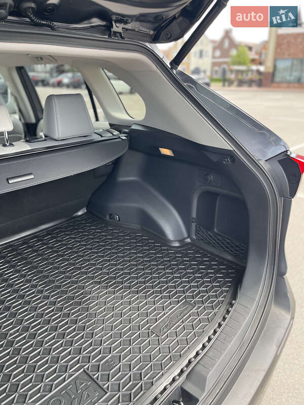 Внедорожник / Кроссовер Toyota RAV4 2019 в Киеве