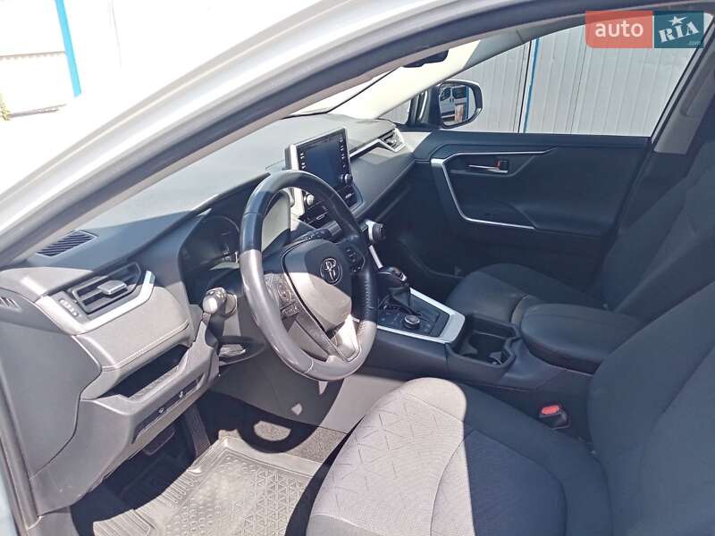 Внедорожник / Кроссовер Toyota RAV4 2019 в Киеве